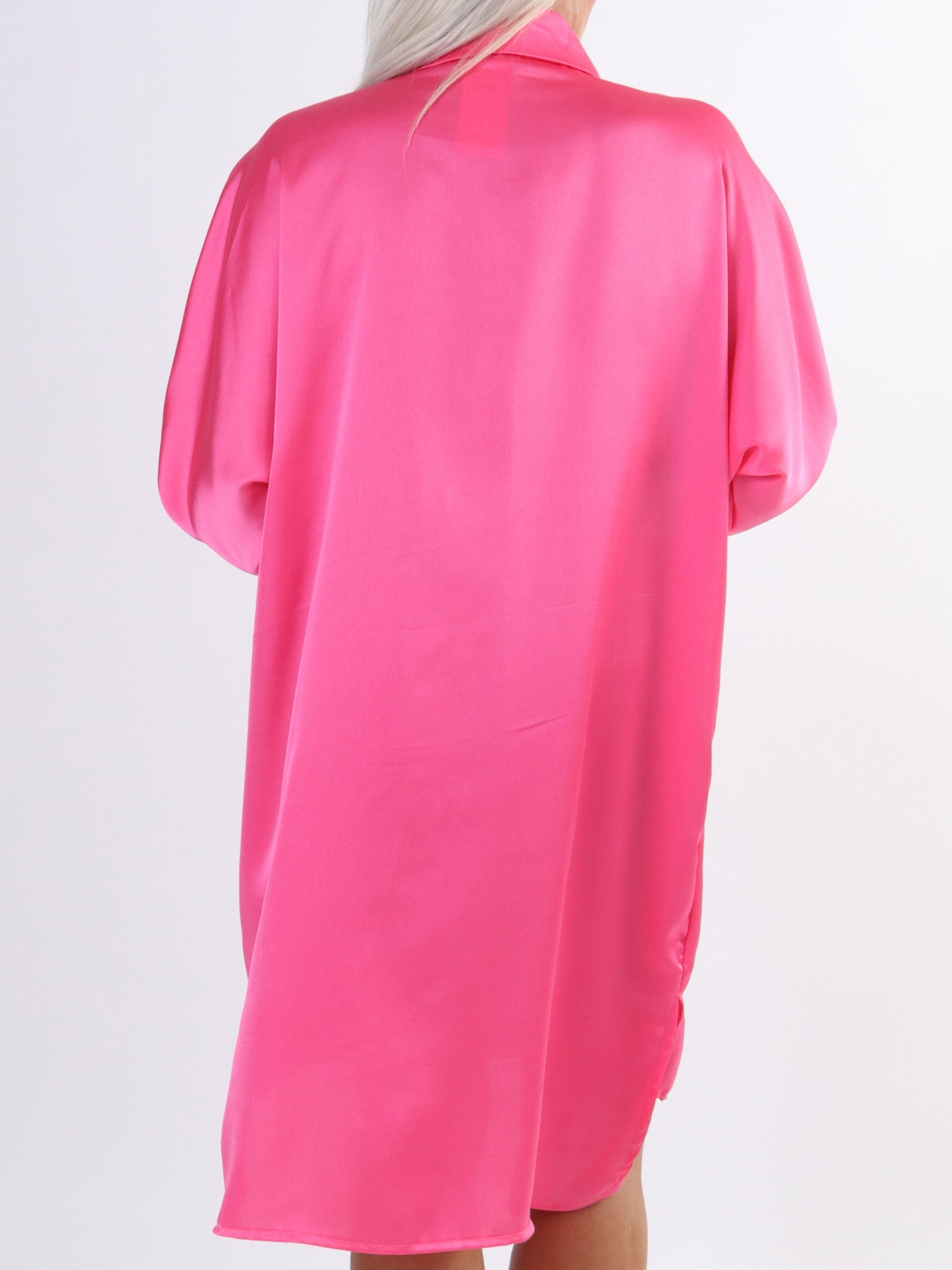 Hassel - Fin plus size skjortklänning i sidenlook